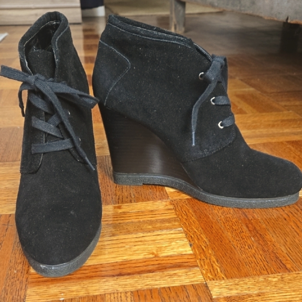 TESORI BLACK SUEDE LACE UP HIGH WEDGE BOOTIE
